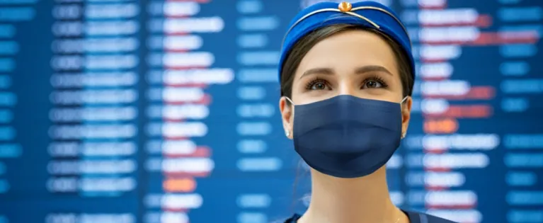 Beauté des femmes ukrainiennes - douanières ukrainiennes élégantes à l'aéroport